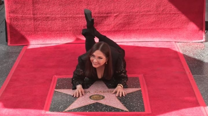 Ana Gabriel devela placa en el Paseo de la Fama