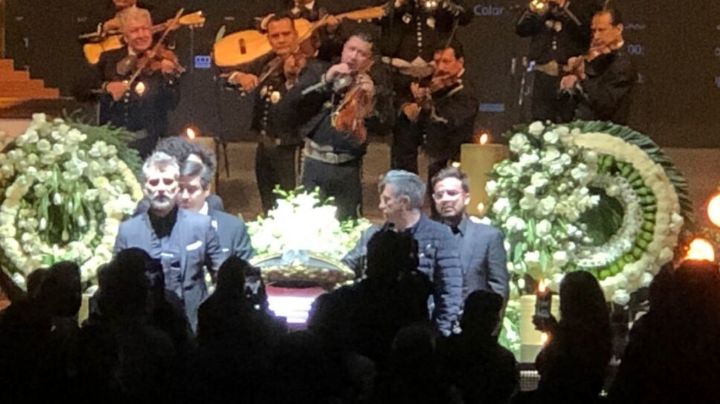 Funeral de Vicente Fernández será privado; ahora se lleva a cabo un homenaje en la Arena VFG