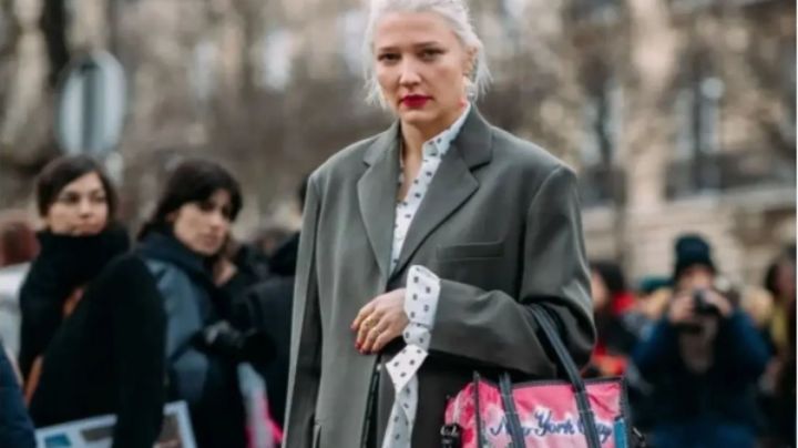 La diseñadora Lotta Volkova recibe ataques tras la campaña de Balenciaga con niños