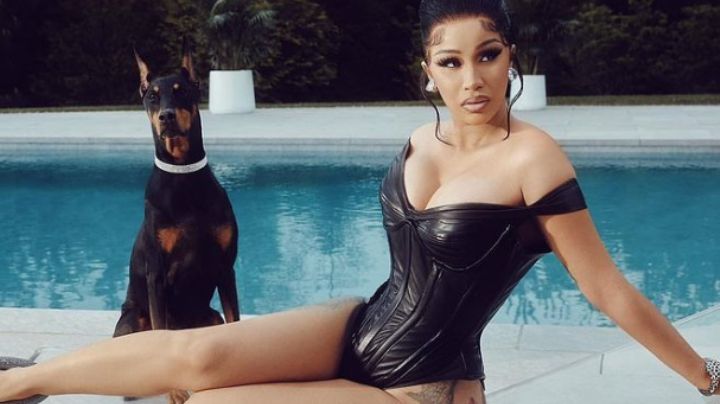 Cardi B golpea a fan con el micrófono durante el festival Wireless en Londres