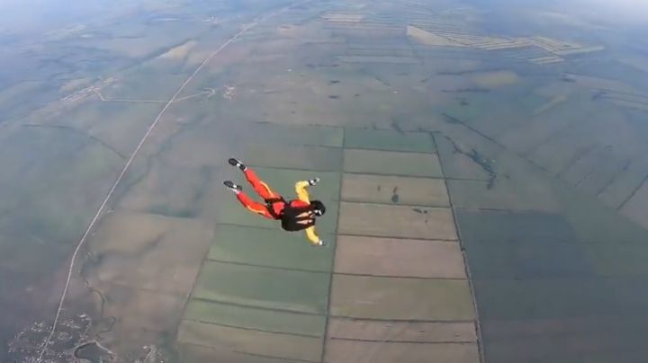 Paracaidista es rescatada de una MUERTE inminente: iba en caída libre a 200 km/h