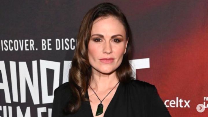 ¿Por qué la actriz Anna Paquin reapareció con bastón en una alfombra roja?